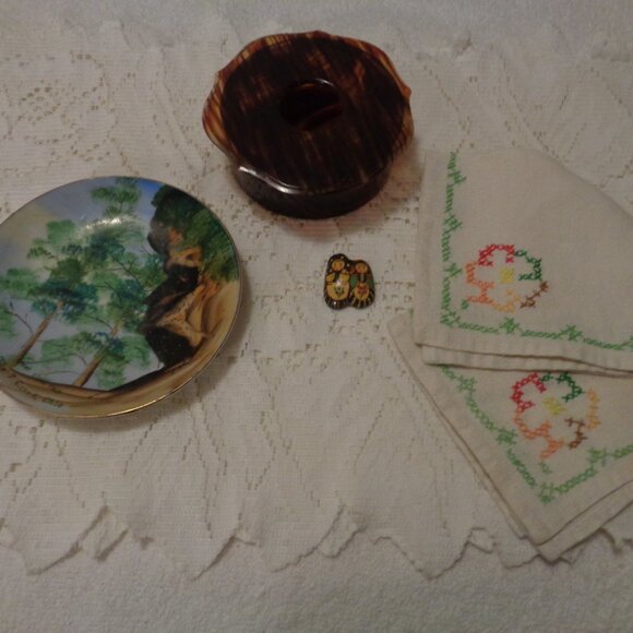 JAPAN NATURE PLATE FAUX TORTISE SHELL VANITY NAPKINS SLAVIC PIN LACE RUN LOT - Picture 1 of 16